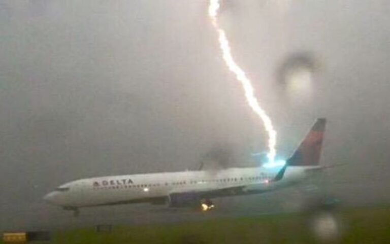 What Happens If a Airplane Gets Struck by Lightning